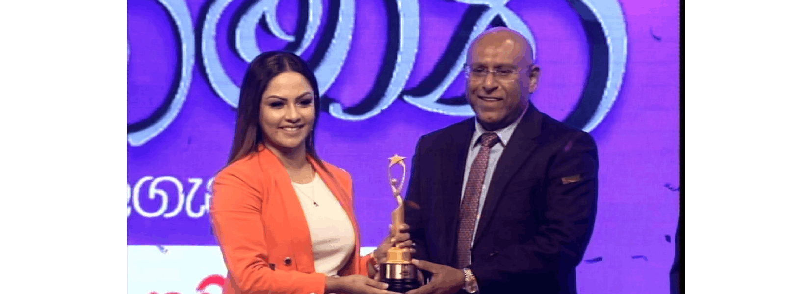 2022 ජනප්රියතම කාන්තාව ශලනි තාරකා..